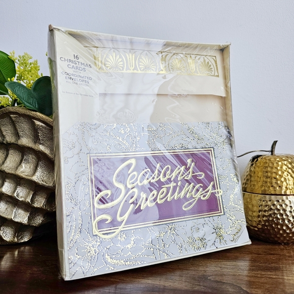 Vintage Set of 16 Christmas Cards Coordinated Envelopes Season's Greetings USA - Picture 8 of 9